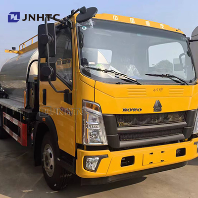 HOWO 4m3 Road Construction Machinery Bitumen Distributor Sprayer Best Price