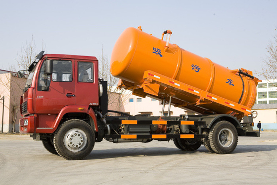 High Efficiency Sinotruk Sewage Suction Truck For  Industrial Washing Operations