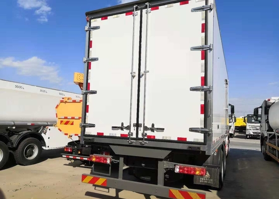 Refrigerated 10 Wheels Euro Truck 2 Heavy Cargo For Meat And Foods Transport