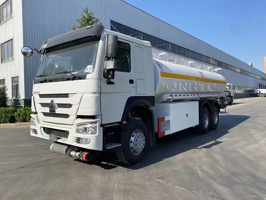 6x4 20000L Sinotruk Howo Tanker Truck 371hp LHD Driving