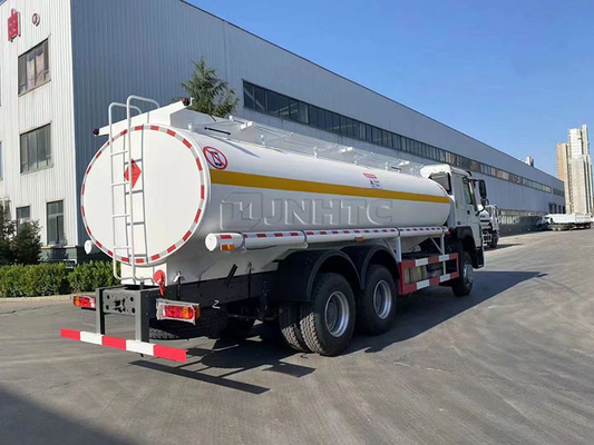 6x4 20000L Sinotruk Howo Tanker Truck 371hp LHD Driving