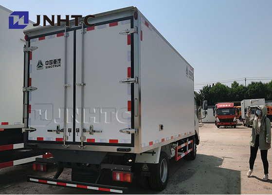 SINOTRUCK Howo 4x2 Refrigerated Trucks for Meat 266hp