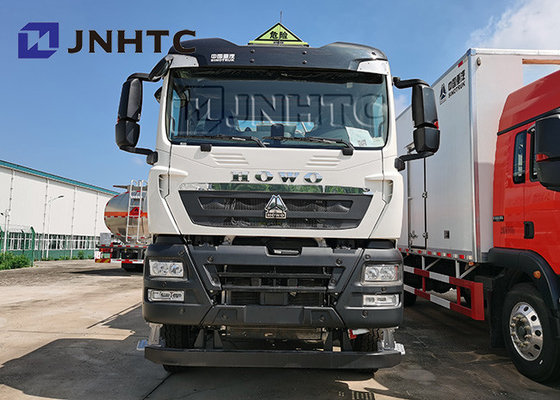 Sinotruk HOWO 8X4 Oil Fuel Tank Trucks Capacity 25000 Liters