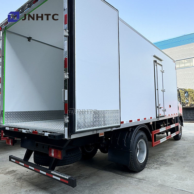New Lihgt Refrigerated Truck Sinotruck 4X2 5 Tons  For Food Cooling Delivery  Low Price
