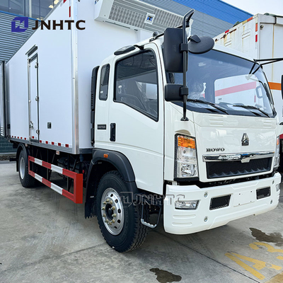 New Lihgt Refrigerated Truck Sinotruck 4X2 5 Tons  For Food Cooling Delivery  Low Price