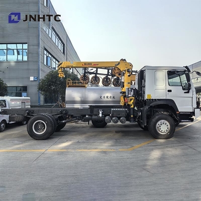 Best HOWO Diesel Cargo Truck 4x4 6 Wheeler Chassis With Crane High Quality