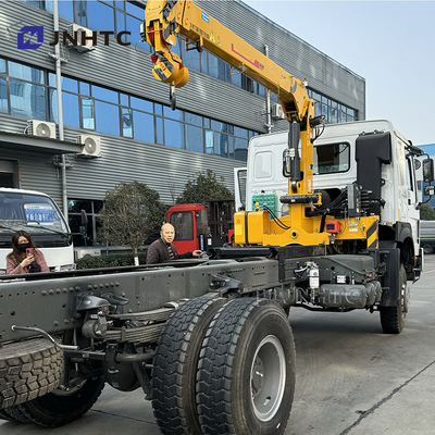 SINOTRUK HOWO Diesel Cargo Truck 4x4 6 Wheeler Chassis With Crane Low Price