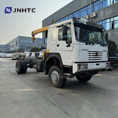 SINOTRUK HOWO Diesel Cargo Truck 4x4 6 Wheeler Chassis With Crane Low Price