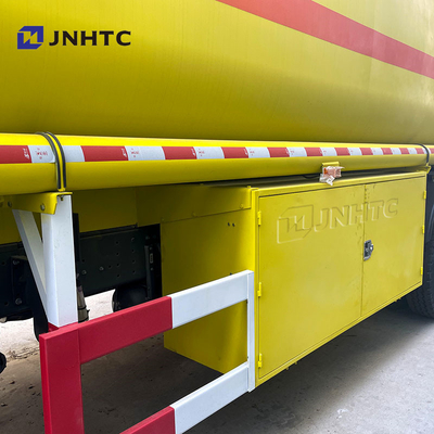 Sinotruk Howo Oil Tank Truck 8X4 400HP LHD Diesel Fuel Oil Refueling Tanker Delivery