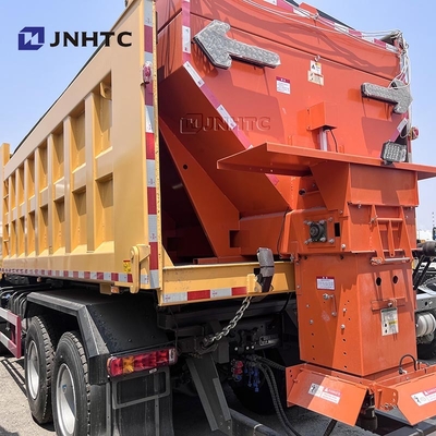 New HOWO Road Snow Sweeper Cleaning Truck 400HP 300L 6X4 For Sale