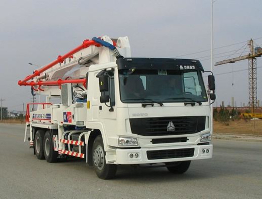 Safety Electronically Control Concrete Pump Truck Strong Stability With HOWO Chassis