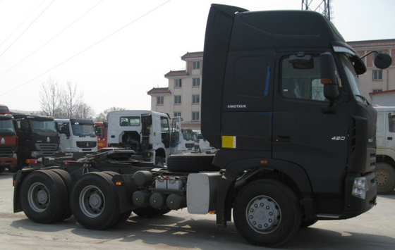 SINOTRUK LHD Howo A7 Tractor Truck Weatherproof 6X4 Euro2 420HP ZZ4257V3247N1B