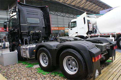 SINOTRUK Howo A7 G Prime Mover Truck With High Roof Cab Euro 2 For Semi Trailers