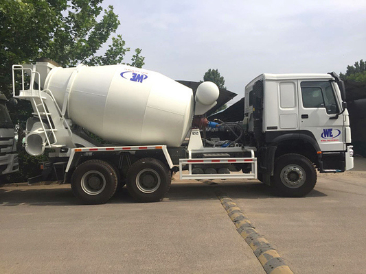 White Sinotruk Howo7 8M3 10M3 Concrete Mixer Truck With ARK Pto And Pump