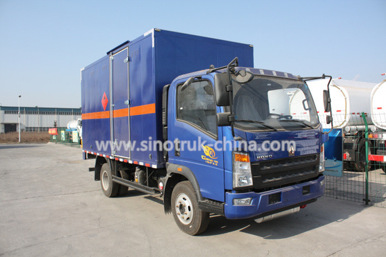 116HP multi color Light Duty Commercial Trucks  , HOWO 4*2 Light cube van truck