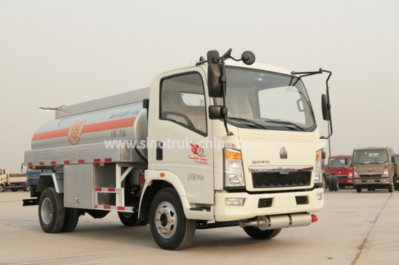 Sinotruk Light Duty Commercial Trucks / 4×2 Fuel Delivery Truck 6 Wheels