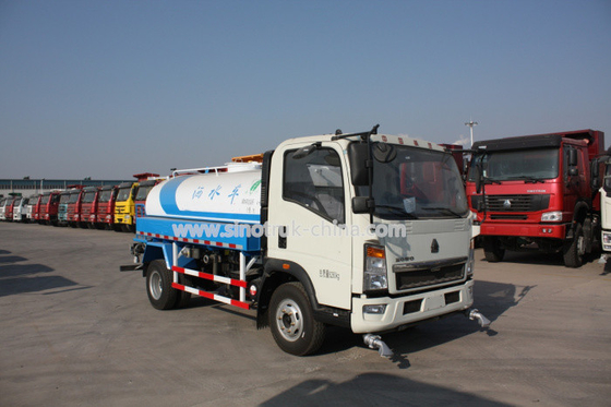 116 Hp Wihte HOWO 4X2 Water Tank Light Commercial Trucks 8CBM Tire 7.00R16