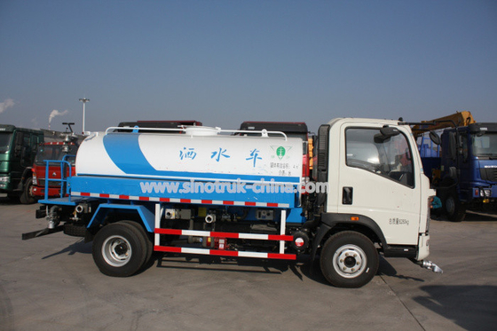 116 Hp Wihte HOWO 4X2 Water Tank Light Commercial Trucks 8CBM Tire 7.00R16