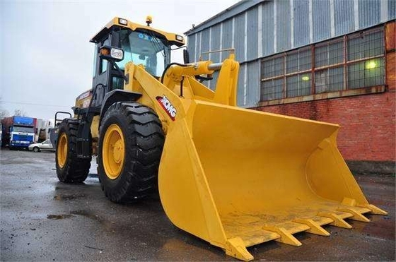 LW300FN Mini Wheel Loader / Energy Saving Front Wheel Loader With 1.5-2.5M³ Bucket