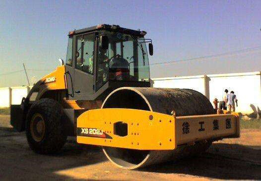 20t Single Drum Vibratory Road Roller For Road Building And Repaired XS202J