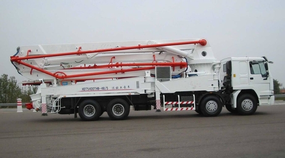 8×4 HOWO Cement Pump Truck / Concrete Boom Pump Truck For Construction