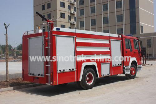 400HP Engine Rescue Fire Truck With 8 Ton Capacity Water Tank And Water Cannons
