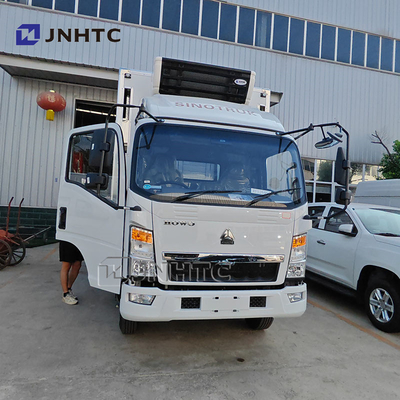 HOWO 4X2 Light Baby Chicken Transport Truck Small Chick Delivery Vehicle For Sale