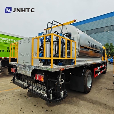 HOWO Asphalt Spraying Equipment Trucks 4X2 160HP Intelligent Bitumen Spreader For Sale