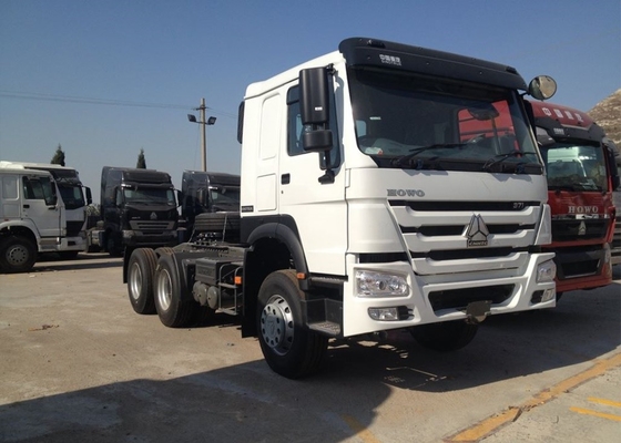 Red SINOTRUK HOWO Tow/Prime Tractor Truck RHD 10 Wheels 371 HP ZZ4257S3241W