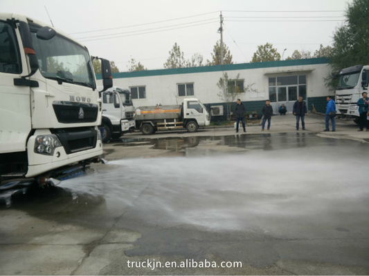 Howo Sprinkler Water Tank Truck 10cbm 10 Wheel 336hp With Long Life Time