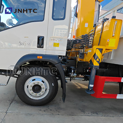 SINOTRUCK 4X2 6 Wheels Cargo Truck With Crane Truck Mounted Crane For Sale