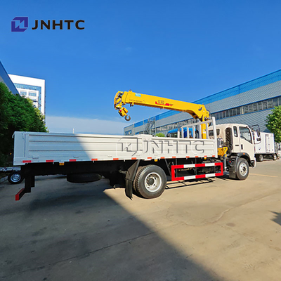 SINOTRUCK 4X2 6 Wheels Cargo Truck With Crane Truck Mounted Crane For Sale