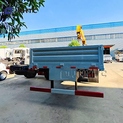 SINOTRUCK 4X2 6 Wheels Cargo Truck With Crane Truck Mounted Crane For Sale