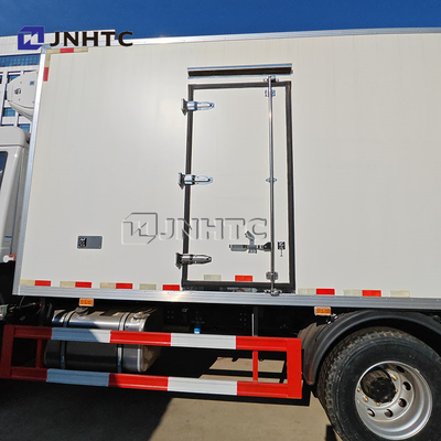 Hot Sale HOWO 6 Wheels 4x2 Small Manual Freezer Truck Refrigerated Container Truck