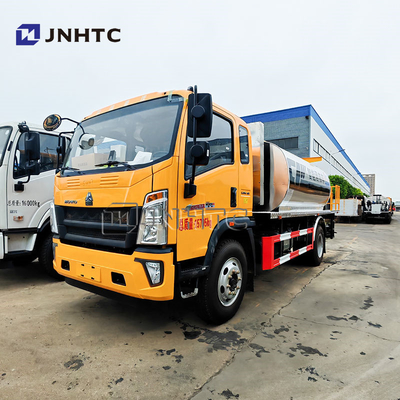 Hot Emulsified HOWO 7000 Liters Asphalt Distributor Truck Spreader Bitumen Spraying Truck