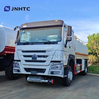 Howo Oil Tanker Trucks 4X2 266HP 30000 liters Fuel Transport Fuel Tanker Trucks