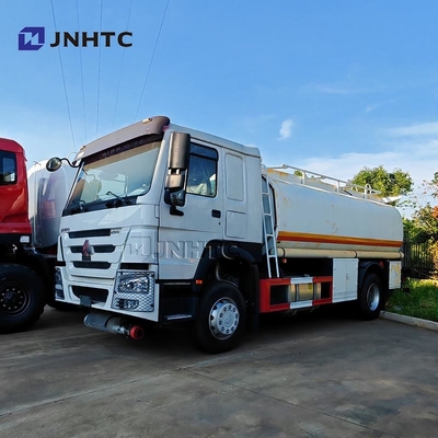 Howo Oil Tanker Trucks 4X2 266HP 30000 liters Fuel Transport Fuel Tanker Trucks