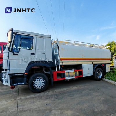 Howo Oil Tanker Trucks 4X2 266HP 30000 liters Fuel Transport Fuel Tanker Trucks