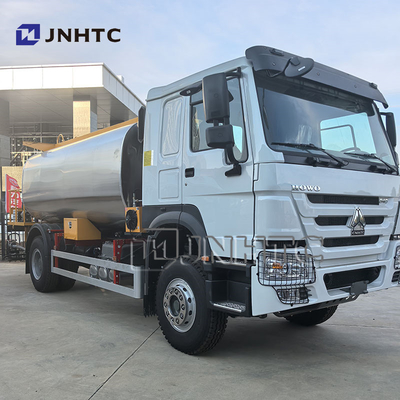 HOWO 4X2 Road Construction Trailer Asphalt Distributor Truck With Spray Bar For Asphalt Priming