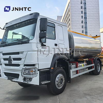 HOWO 4X2 Road Construction Trailer Asphalt Distributor Truck With Spray Bar For Asphalt Priming