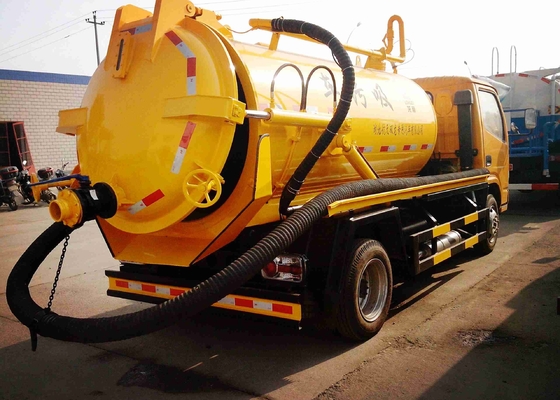 Tilt Steering Wheel Vacuum Sewage Suction Truck / Sewage Cleaning Truck