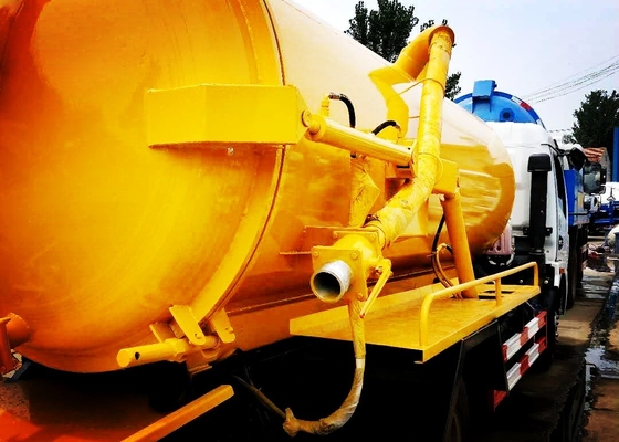Tilt Steering Wheel Vacuum Sewage Suction Truck / Sewage Cleaning Truck