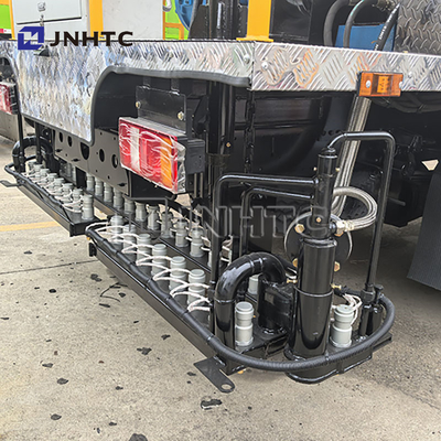 HOWO Road Construction Machinery Automatic Asphalt Distributor Bitumen Distributor Asphalt Spray Truck