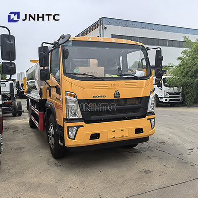 HOWO 6 Wheel Asphalt Bitumen Distributor Bitumen Sprayer Truck For Sale