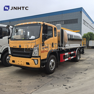 HOWO 6 Wheel Asphalt Bitumen Distributor Bitumen Sprayer Truck For Sale
