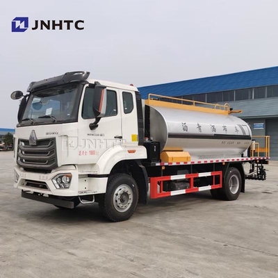 HOWO NX Asphalt Spraying Equipment Trucks 4X2 2206HP For Sale