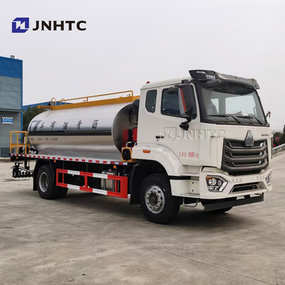 HOWO NX Asphalt Spraying Equipment Trucks 4X2 2206HP For Sale