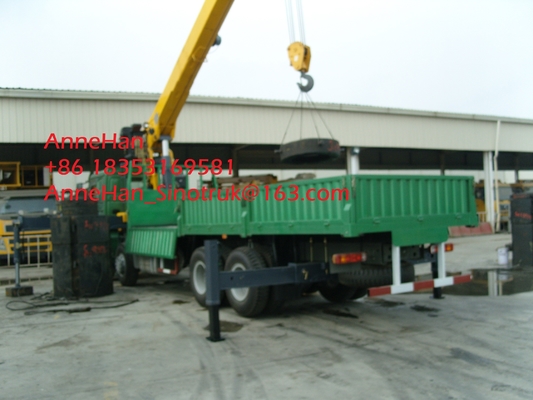Mobile Low Bed Truck Mounted Straight Arm Crane 8x4 With 15 Ton , Swing Arm Crane