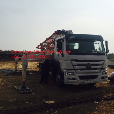 8 X 4 Truck Mounted Concrete Pump Truck Machine SINOTRUK HOWO Low Consumption