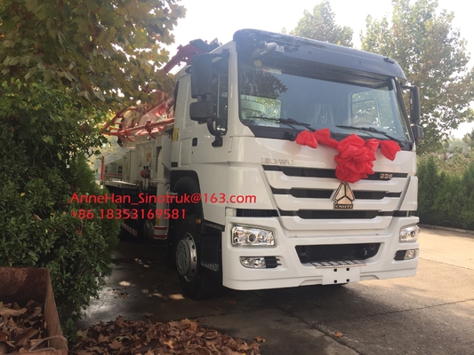 8 X 4 Truck Mounted Concrete Pump Truck Machine SINOTRUK HOWO Low Consumption